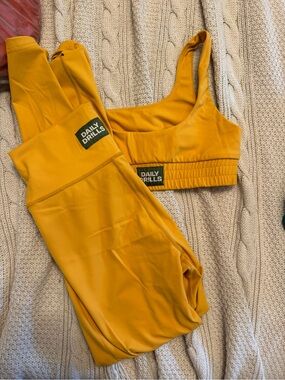Daily Drills mustard legging & bra SET!!!